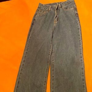 Shein brand new size 4 flare Mom jeans